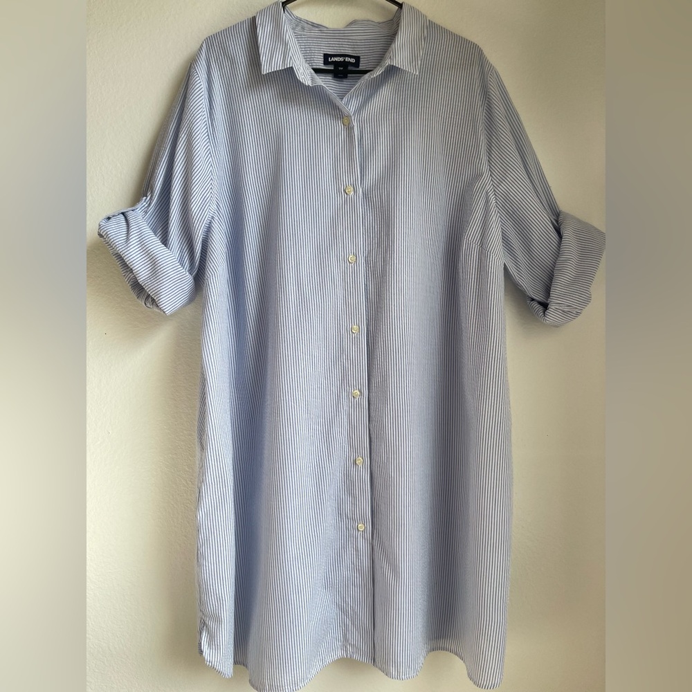 Lands' End Women’s Light‎ Blue Pinstripe Casual Button-Down Shirt - Picture 2 of 12